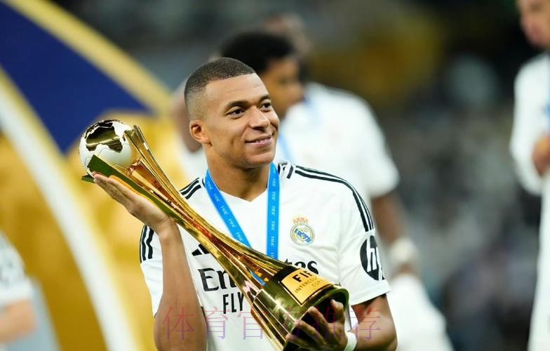 姆巴佩祝贺阿什拉夫当选非洲足球先生:爱你,你是非洲之王 姆巴佩祝贺阿什拉夫当选非洲足球先生:爱你,你是非洲之王